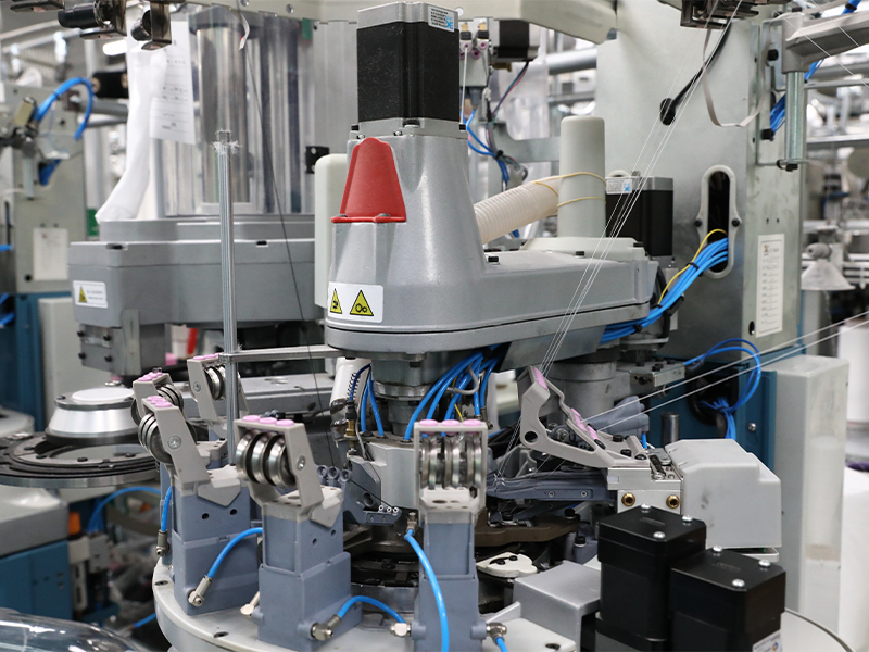 Multi-functional Integrated Knitting-machines for Automatic Linking Toe