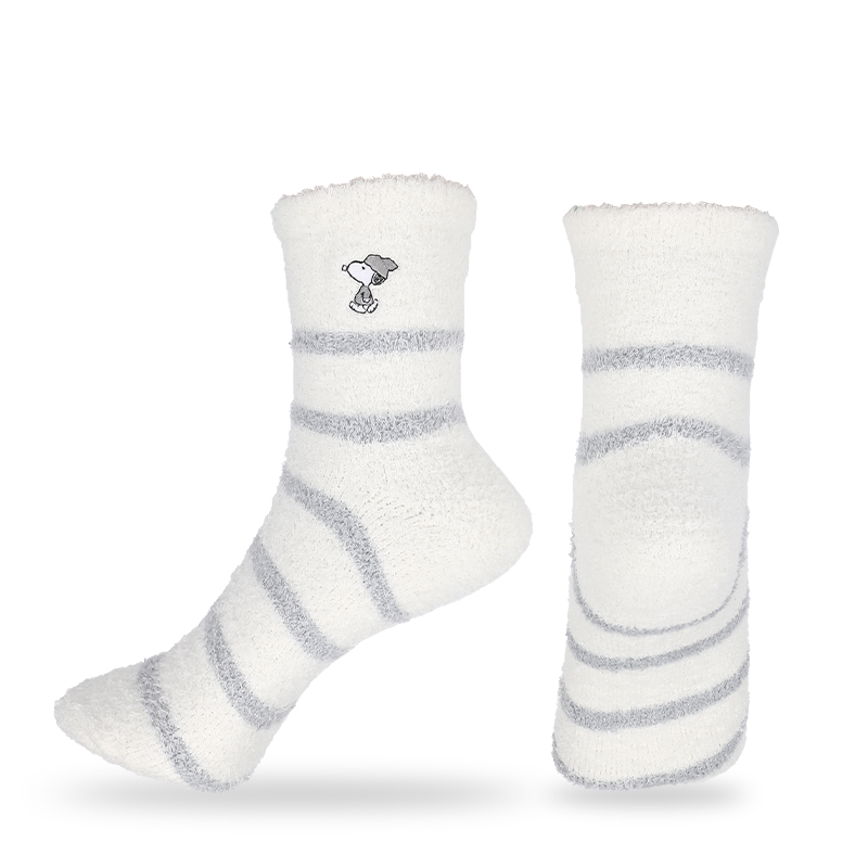 Customized logo accept featheryarn fuzzy low-gauge winter thermal warm fuzzy indoor floor socks with embroidery