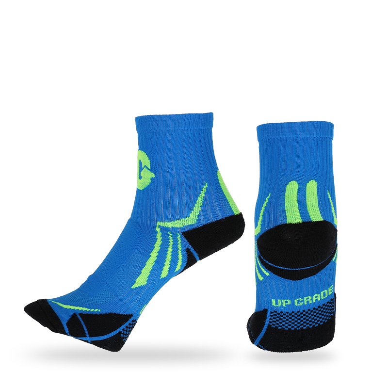 Customized logo accept freestyle cushion terry athletic socks with stay-up technology, arch support and breathable mesh design