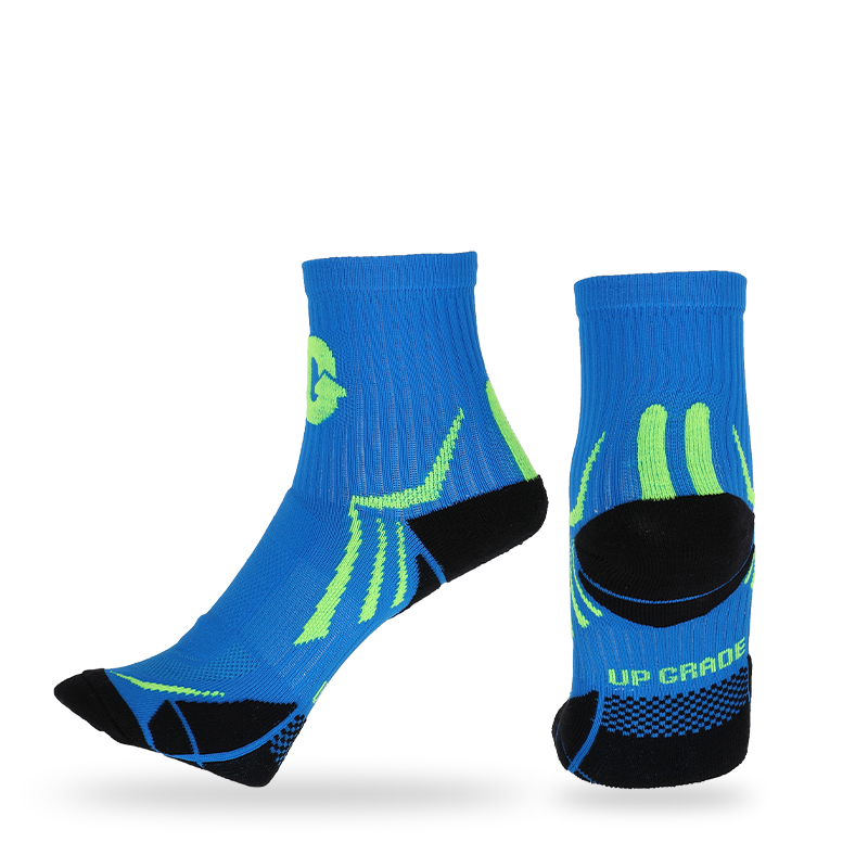 Customized logo accept freestyle cushion terry athletic socks with stay-up technology, arch support and breathable mesh design
