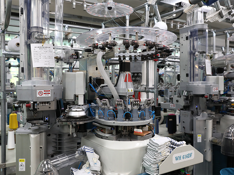 Multi-functional Integrated Knitting-machines for Automatic Linking Toe